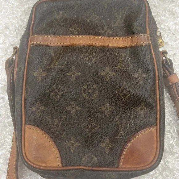 LOUIS VUITTON Danube Crossbody Shoulder Bag SL1010